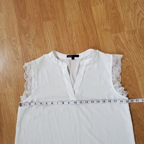 Gibson x City Safari Split Neck Lace Trim Top - size Small in White - Picture 8 of 11